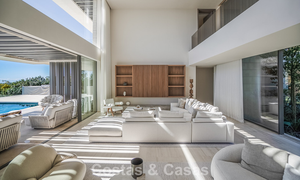 Nieuwe, gesofisticeerde luxevilla te koop in een private, permanent bewaakte gemeenschap van Sotogrande, Costa del Sol 779296