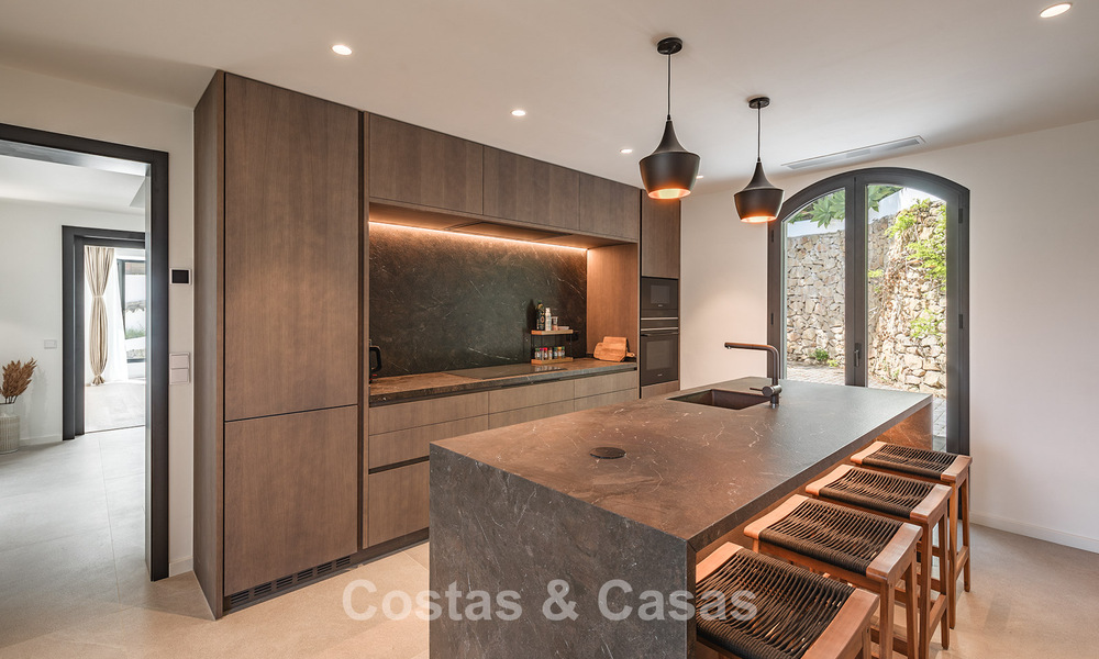 Prestigieus gerenoveerde villa te koop in de geprefereerde, gated urbanisatie van El Madroñal in Marbella - Benahavis 779548