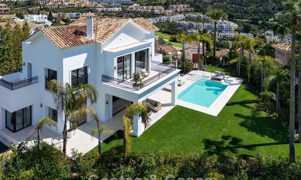 Royale villa met luxueus, mediterrane architectuur te koop, grenzend aan de golfbaan in Marbella - Benahavis 779630