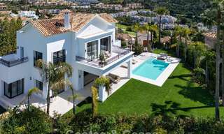 Royale villa met luxueus, mediterrane architectuur te koop, grenzend aan de golfbaan in Marbella - Benahavis 779630 