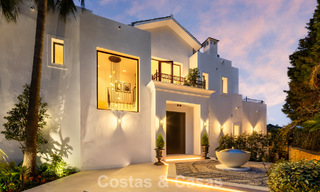 Royale villa met luxueus, mediterrane architectuur te koop, grenzend aan de golfbaan in Marbella - Benahavis 779638 