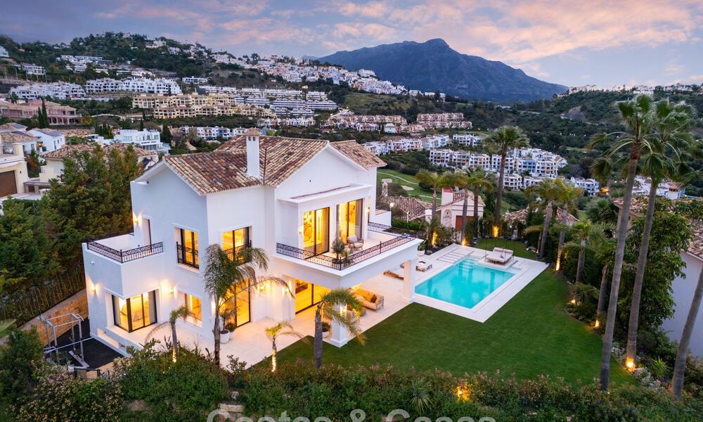 Royale villa met luxueus, mediterrane architectuur te koop, grenzend aan de golfbaan in Marbella - Benahavis 779640