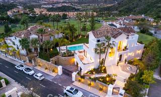 Royale villa met luxueus, mediterrane architectuur te koop, grenzend aan de golfbaan in Marbella - Benahavis 779641 