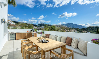 Royale villa met luxueus, mediterrane architectuur te koop, grenzend aan de golfbaan in Marbella - Benahavis 779642 