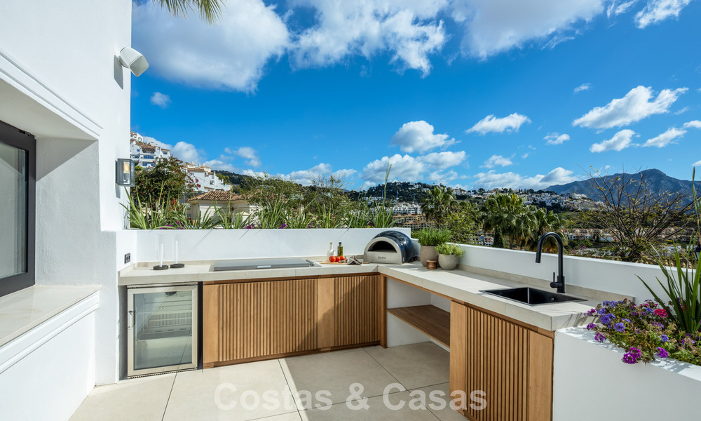 Royale villa met luxueus, mediterrane architectuur te koop, grenzend aan de golfbaan in Marbella - Benahavis 779644