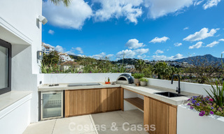 Royale villa met luxueus, mediterrane architectuur te koop, grenzend aan de golfbaan in Marbella - Benahavis 779644 