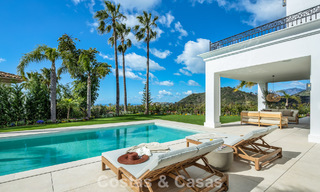 Royale villa met luxueus, mediterrane architectuur te koop, grenzend aan de golfbaan in Marbella - Benahavis 779645 