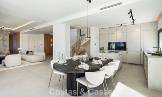 Royale villa met luxueus, mediterrane architectuur te koop, grenzend aan de golfbaan in Marbella - Benahavis 779654 