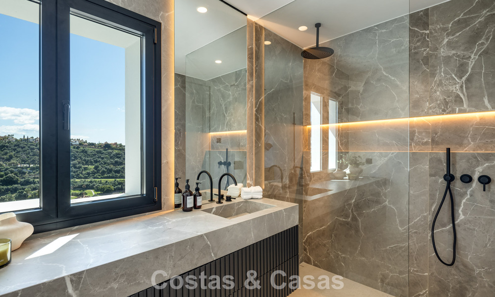 Royale villa met luxueus, mediterrane architectuur te koop, grenzend aan de golfbaan in Marbella - Benahavis 779655