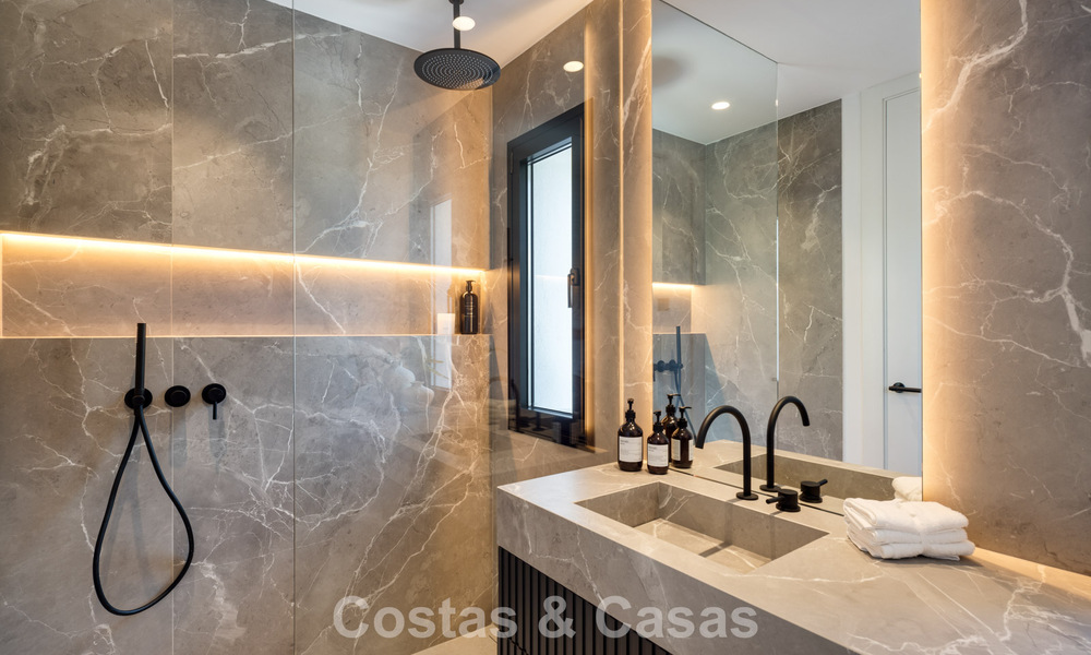 Royale villa met luxueus, mediterrane architectuur te koop, grenzend aan de golfbaan in Marbella - Benahavis 779663