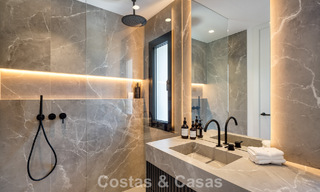 Royale villa met luxueus, mediterrane architectuur te koop, grenzend aan de golfbaan in Marbella - Benahavis 779663 