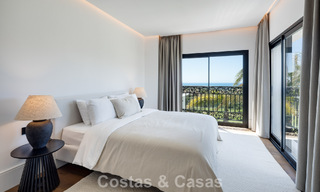 Royale villa met luxueus, mediterrane architectuur te koop, grenzend aan de golfbaan in Marbella - Benahavis 779665 