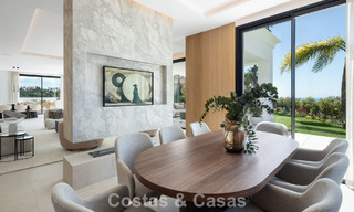 Royale villa met luxueus, mediterrane architectuur te koop, grenzend aan de golfbaan in Marbella - Benahavis 779669 