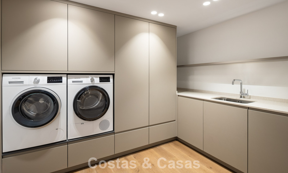 Royale villa met luxueus, mediterrane architectuur te koop, grenzend aan de golfbaan in Marbella - Benahavis 779671