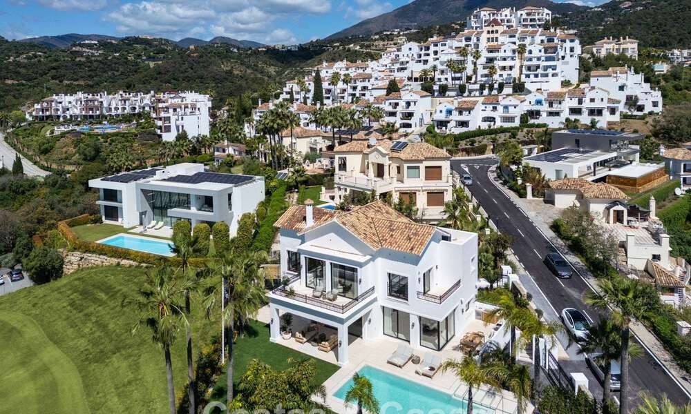 Royale villa met luxueus, mediterrane architectuur te koop, grenzend aan de golfbaan in Marbella - Benahavis 779676