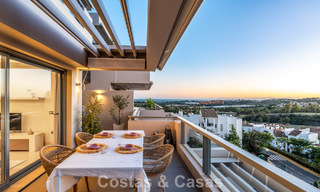 Eigentijds appartement met panoramisch golf- en zeezicht te koop in Marbella - Benahavis 779777 
