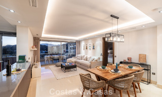 Eigentijds appartement met panoramisch golf- en zeezicht te koop in Marbella - Benahavis 779779 