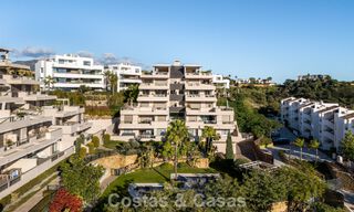 Eigentijds appartement met panoramisch golf- en zeezicht te koop in Marbella - Benahavis 779780 