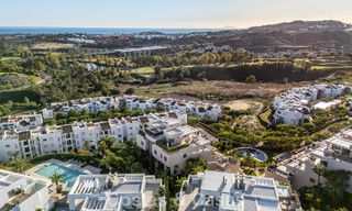 Eigentijds appartement met panoramisch golf- en zeezicht te koop in Marbella - Benahavis 779782 