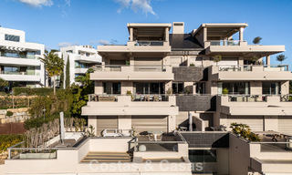 Eigentijds appartement met panoramisch golf- en zeezicht te koop in Marbella - Benahavis 779783 