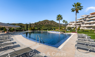 Eigentijds appartement met panoramisch golf- en zeezicht te koop in Marbella - Benahavis 779786 