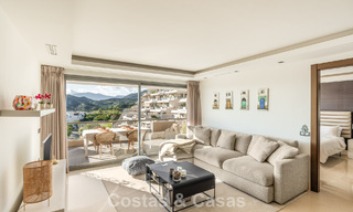 Eigentijds appartement met panoramisch golf- en zeezicht te koop in Marbella - Benahavis 779794 