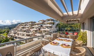 Eigentijds appartement met panoramisch golf- en zeezicht te koop in Marbella - Benahavis 779797 