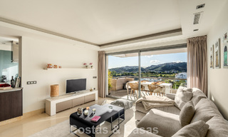 Eigentijds appartement met panoramisch golf- en zeezicht te koop in Marbella - Benahavis 779799 
