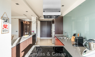 Eigentijds appartement met panoramisch golf- en zeezicht te koop in Marbella - Benahavis 779803 