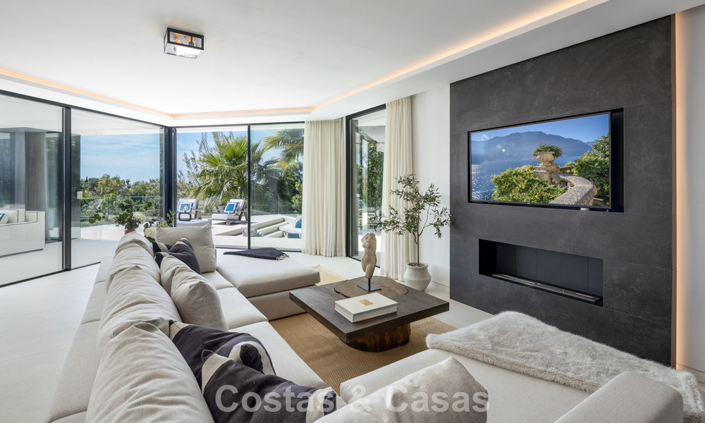 Avant-garde desginervilla met panoramisch zeezicht te koop in een gated community in Benahavis - Marbella 780000