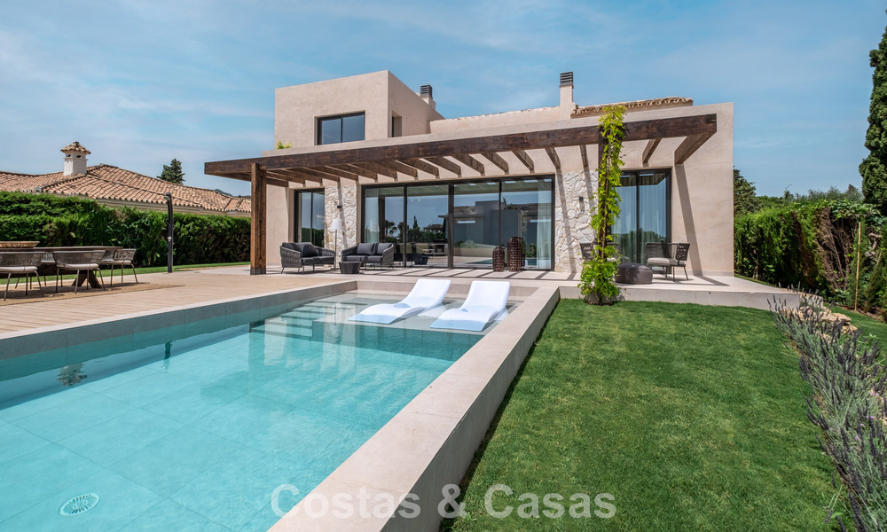 Instapklare luxevilla met Ibiziaanse bouwstijl te koop in een zeer gewilde urbanisatie van Benahavis - Marbella 780028