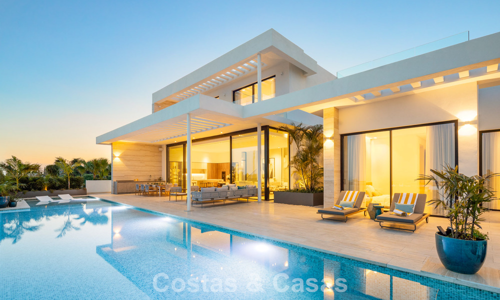 High-end luxevilla met panoramische vergezichten te koop in een golfresort op de Golden Mile in Benahavis - Marbella 780112