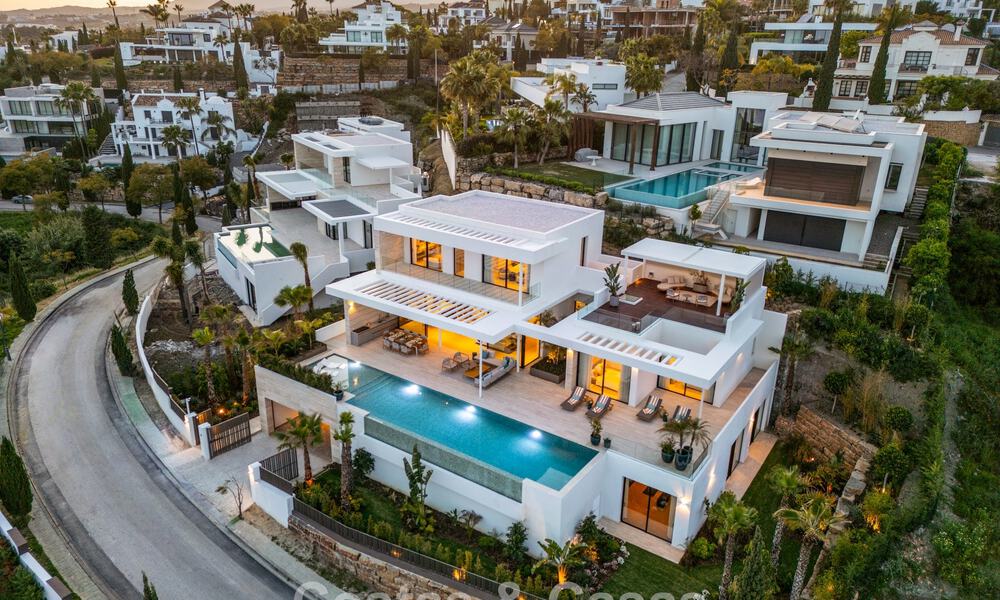 High-end luxevilla met panoramische vergezichten te koop in een golfresort op de Golden Mile in Benahavis - Marbella 780113