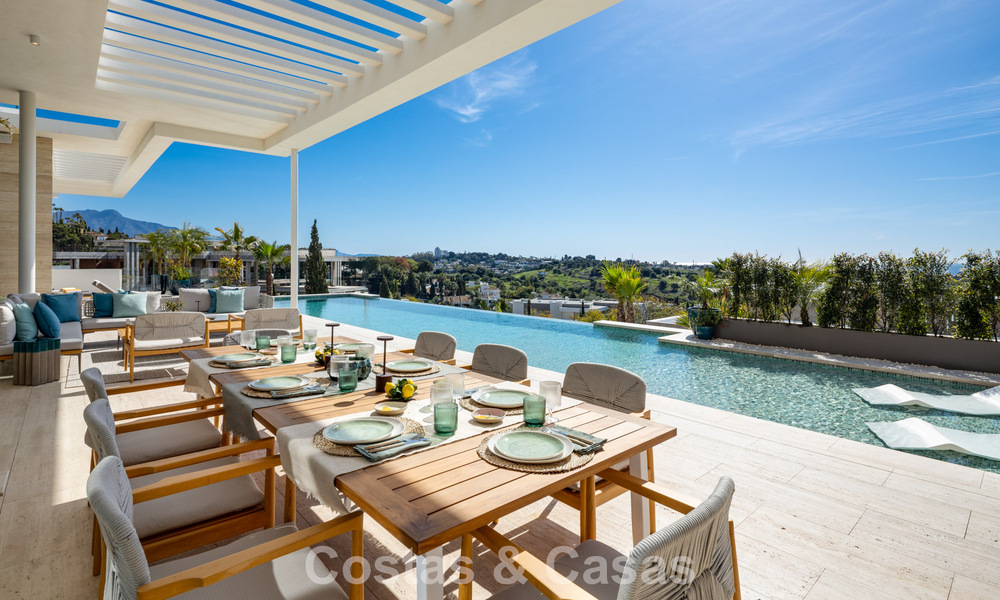 High-end luxevilla met panoramische vergezichten te koop in een golfresort op de Golden Mile in Benahavis - Marbella 780126