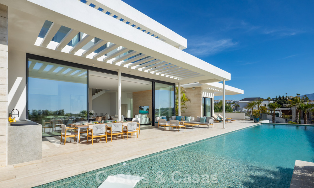 High-end luxevilla met panoramische vergezichten te koop in een golfresort op de Golden Mile in Benahavis - Marbella 780127