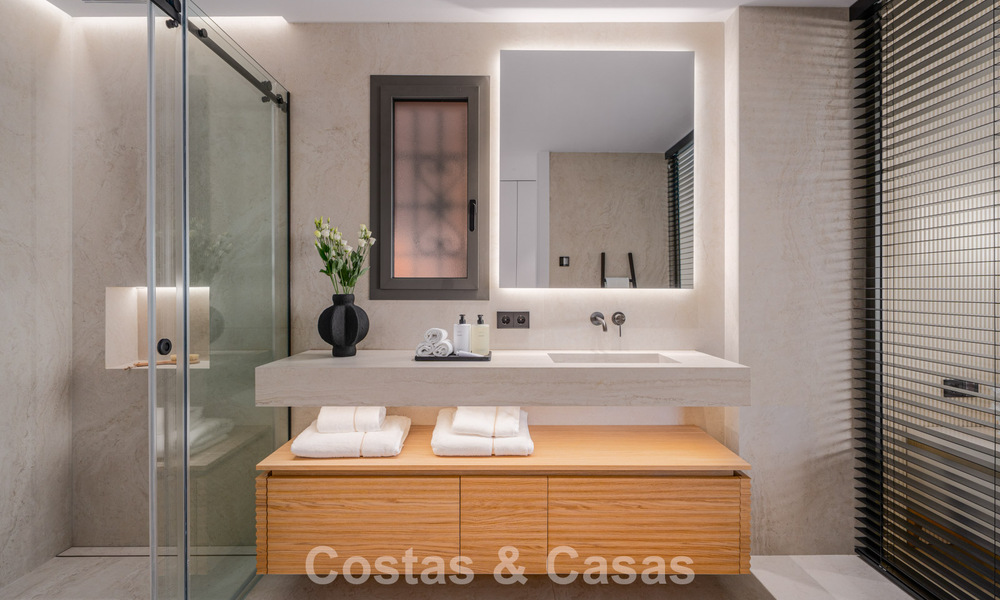 Eersteklas appartement met panoramisch zeezicht te koop in Nueva Andalucia’s golfvallei, Marbella 780263