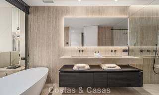 Eersteklas appartement met panoramisch zeezicht te koop in Nueva Andalucia’s golfvallei, Marbella 780265 