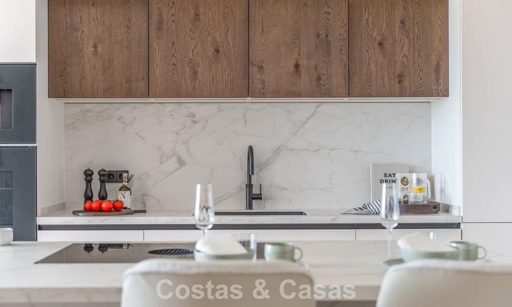 Eersteklas appartement met panoramisch zeezicht te koop in Nueva Andalucia’s golfvallei, Marbella 780267