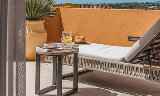 Eersteklas appartement met panoramisch zeezicht te koop in Nueva Andalucia’s golfvallei, Marbella 780268 