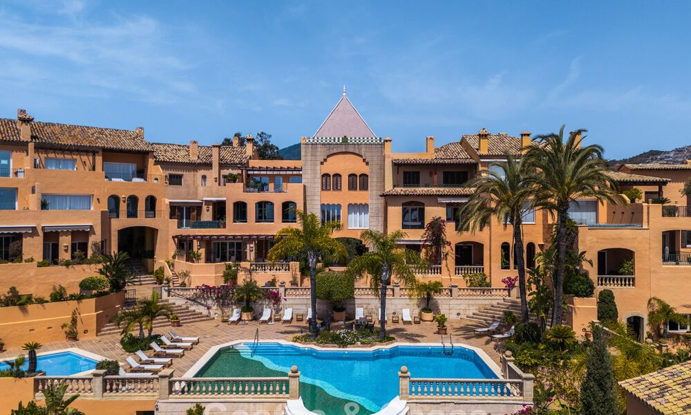 Eersteklas appartement met panoramisch zeezicht te koop in Nueva Andalucia’s golfvallei, Marbella 780279