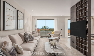 Eersteklas appartement met panoramisch zeezicht te koop in Nueva Andalucia’s golfvallei, Marbella 780281 