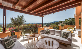 Eersteklas appartement met panoramisch zeezicht te koop in Nueva Andalucia’s golfvallei, Marbella 780290 