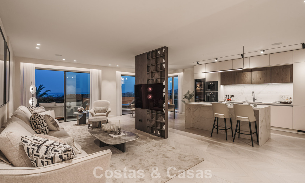 Eersteklas appartement met panoramisch zeezicht te koop in Nueva Andalucia’s golfvallei, Marbella 780303