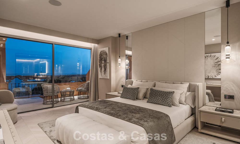 Eersteklas appartement met panoramisch zeezicht te koop in Nueva Andalucia’s golfvallei, Marbella 780304