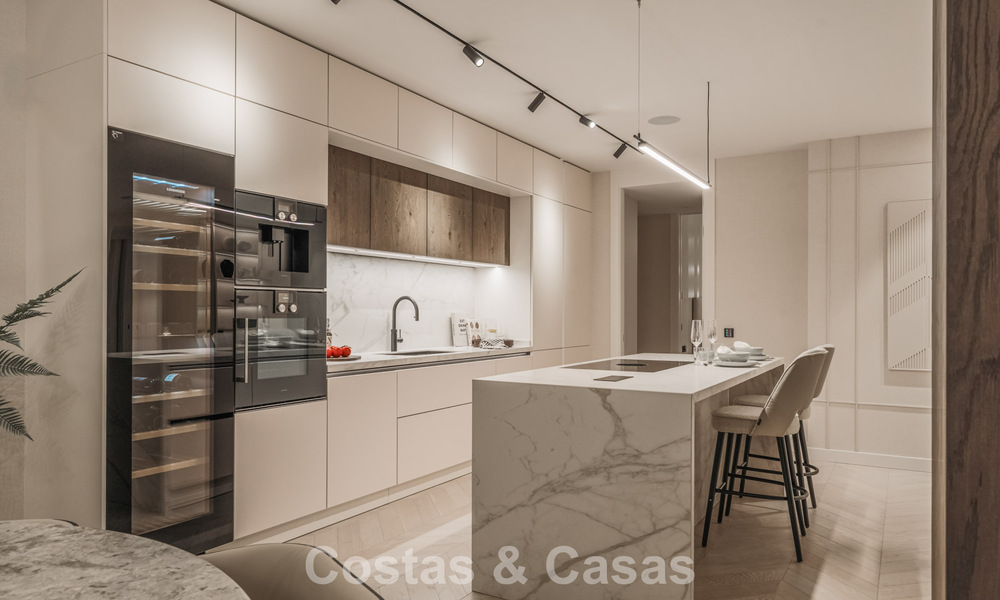 Eersteklas appartement met panoramisch zeezicht te koop in Nueva Andalucia’s golfvallei, Marbella 780307