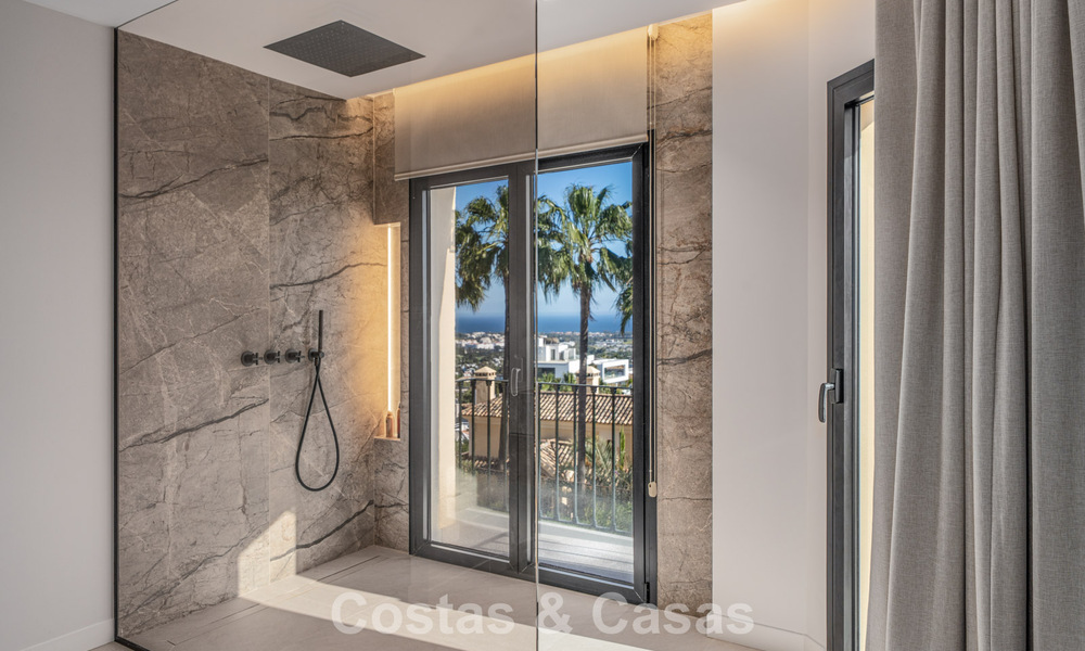 Instapklaar, modernistisch gerenoveerd herenhuis te koop in een gated community in La Quinta, Benahavis - Marbella 780313