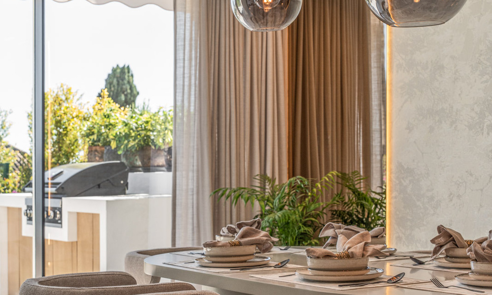 Instapklaar, modernistisch gerenoveerd herenhuis te koop in een gated community in La Quinta, Benahavis - Marbella 780326