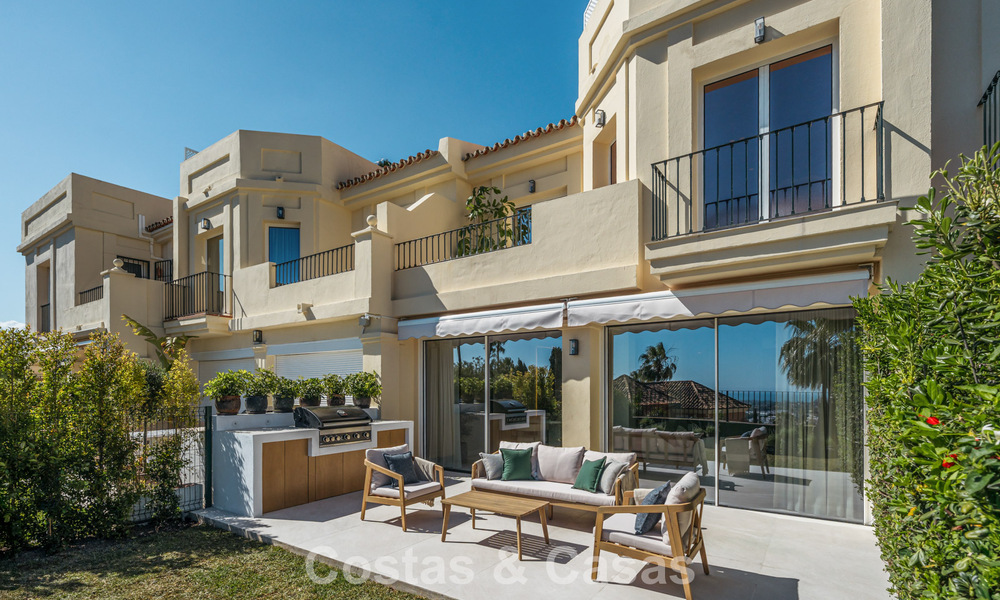 Instapklaar, modernistisch gerenoveerd herenhuis te koop in een gated community in La Quinta, Benahavis - Marbella 780330