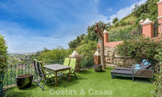 Ruim verhoogd tuinappartement met panoramisch zeezicht te koop in Benahavis - Marbella 780212 