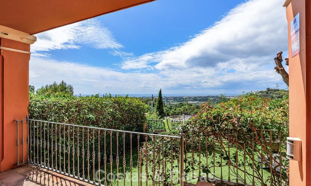 Ruim verhoogd tuinappartement met panoramisch zeezicht te koop in Benahavis - Marbella 780220